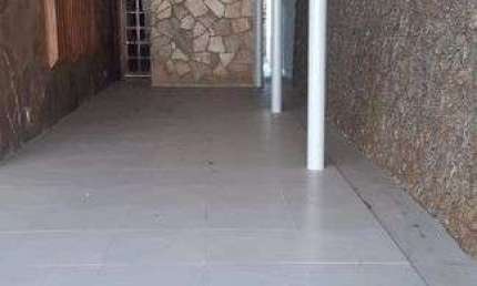 Casa com 6 Quarto(s) e 4 banheiro(s) para Alugar, 350 m² por R$ 3500 / Mês