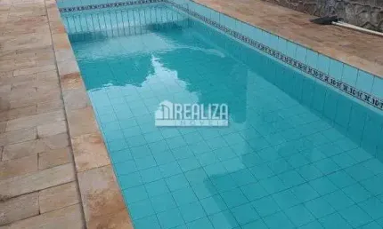 Casa com 5 Quarto(s) e 3 banheiro(s) para Alugar, 180 m² por R$ 6667 / Mês