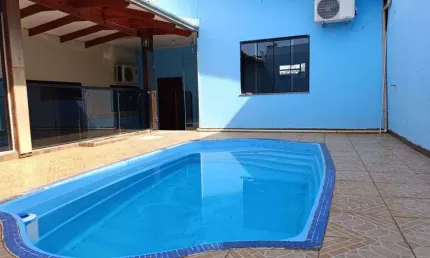 Casa com 2 Quarto(s) e 2 banheiro(s) para Alugar, 100 m² por R$ 3780 / Mês