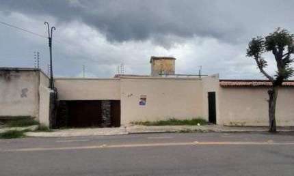 Casa com 5 Quarto(s) e 4 banheiro(s) para Alugar, 1000 m² por R$ 1620 / Mês