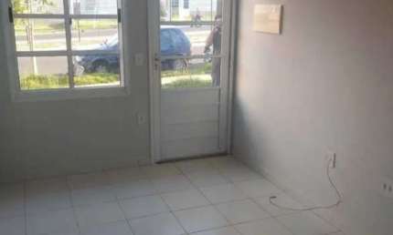 Casa com 2 Quarto(s) e 1 banheiro(s) para Alugar, 46 m² por R$ 700 / Mês