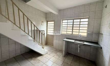 Casa com 2 Quarto(s) e 2 banheiro(s) para Alugar, 80 m² por R$ 1000 / Mês