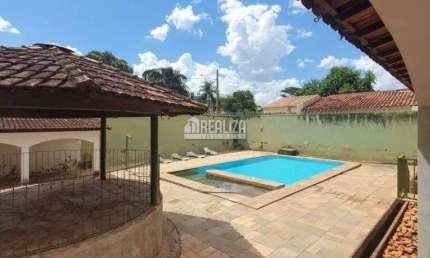 Casa com 3 Quarto(s) e 3 banheiro(s) para Alugar, 291 m² por R$ 9876 / Mês