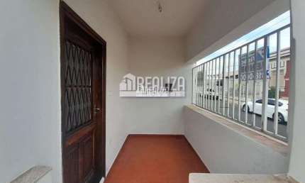 Casa com 3 Quarto(s) e 2 banheiro(s) para Alugar, 0 m² por R$ 1450 / Mês
