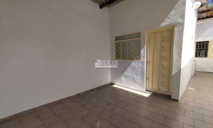 Casa com 1 Quarto(s) e 1 banheiro(s) para Alugar, 60 m² por R$ 1000 / Mês