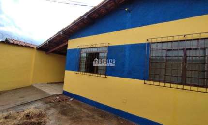 Casa com 3 Quarto(s) e 2 banheiro(s) para Alugar, 10 m² por R$ 1611 / Mês