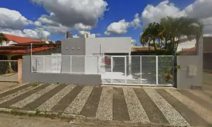 Casa com 3 Quarto(s) e 5 banheiro(s) para Alugar, 354 m² por R$ 5000 / Mês