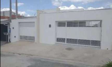Casa com 3 Quarto(s) e 2 banheiro(s) para Alugar, 100 m² por R$ 2750 / Mês