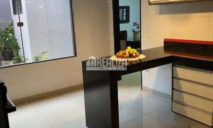 Casa com 4 Quarto(s) e 3 banheiro(s) para Alugar, 150 m² por R$ 3705 / Mês