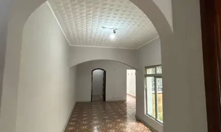 Casa com 6 Quarto(s) e 2 banheiro(s) para Alugar, 260 m² por R$ 5700 / Mês