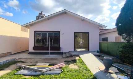 Casa com 3 Quarto(s) e 1 banheiro(s) para Alugar, 211 m² por R$ 4900 / Mês