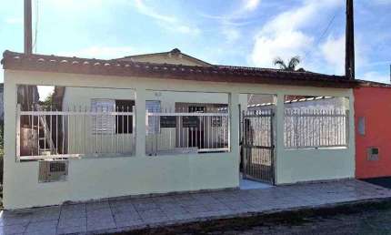 Casa com 3 Quarto(s) e 1 banheiro(s) para Alugar, 1 m² por R$ 1100 / Mês