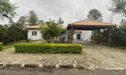 Casa em condomínio fechado com 3 quartos à venda na Residencial Haras Camping Club, 1, Zona Rural, Barra do Choça por R$ 570.000