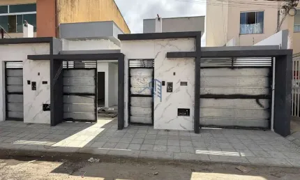 Casa com 3 quartos à venda na Margarida Maria Alves, 688, Felícia, Vitória da Conquista por R$ 325.000
