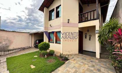 Casa ampla com três quartos à venda, bairro Novo Guarujá, em Betim.