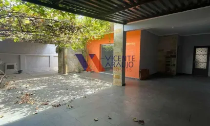 Casa comercial ampla em lote de 500m² à venda, bairro Angola, em Betim.