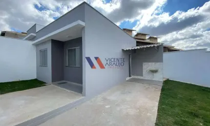 Casa com quintal e 2 quartos à venda no bairro Vila Verde.