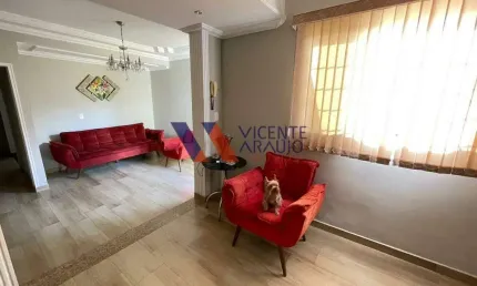Casa com 3 quartos à venda no coração da cidade de Betim.