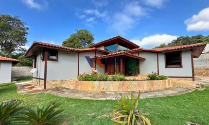 Casa com 4 quartos em lote de 1.000m² a venda, bairro Vianópolis em Betim.