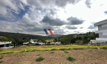 Lote de 1.380,13m² à venda no condomínio valle da serra.