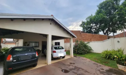 Casa térrea no Bairro Santa Luzia com 450,00m² de terreno