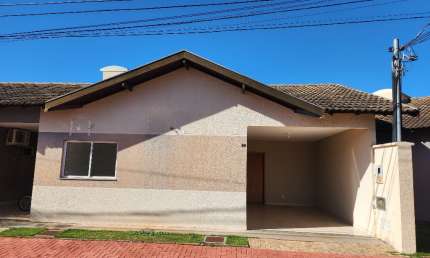 Linda casa térrea em condomínio fechado no Rita Vieira