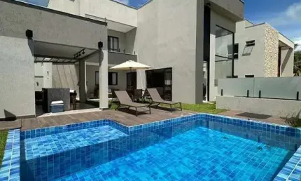 Casa em condomínio fechado com 5 quartos à venda na rua jardim do lago, guarajuba, camaçari por r$ 2.700.000