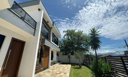 Casa com 5 quartos à venda na Rua Presidente Washington Luiz, Bom Retiro, Joinville
