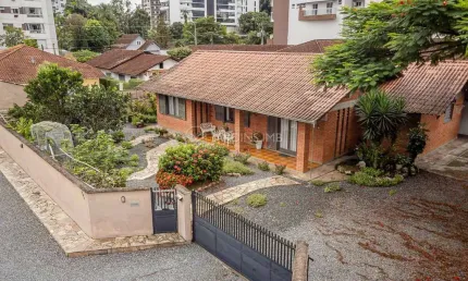 Casa com 3 quartos à venda na Rua Euzébio de Queirós, Glória, Joinville