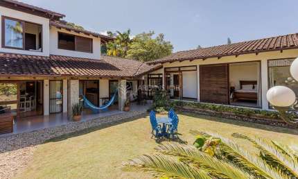 Casa com 5 quartos à venda na Rua Paulino M Alves, América, Joinville