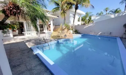 Casa em Condomínio para Locação em Guarujá, Jardim Acapulco, 4 dormitórios, 2 suítes, 5 banheiros