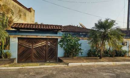 Excelente casa linear para venda no Cond. Village do Horto.