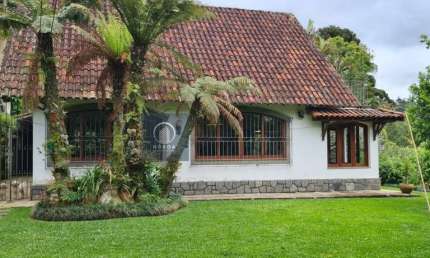 Casa Padrão para Venda em Bom Retiro Teresópolis-RJ