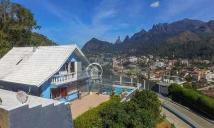 Casa Padrão para Venda em Fazendinha Teresópolis-RJ