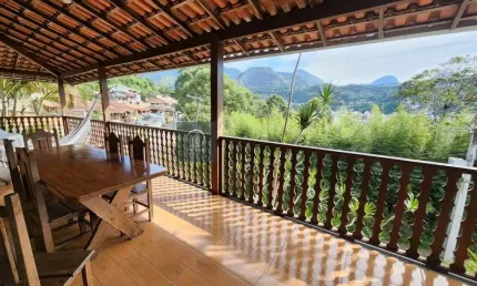 Casa Padrão para Venda e Aluguel em Fazendinha Teresópolis-RJ