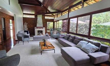 Casa Alto Padrão em excelente condomínio de Teresópolis/RJ