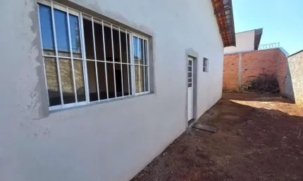 Casa com 3 quartos à venda na Lorivaldo Antonio Trevisan, 15, Jardim São Francisco, Piracicaba por R$ 370.000