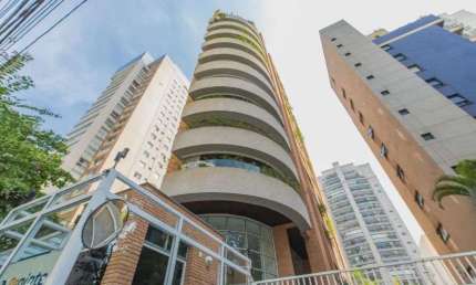 Imóvel para venda possui 243 metros quadrados com 3 quartos em Moema