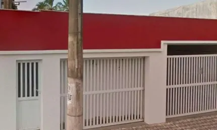 Casa à venda na Rua Ministro Genésio De Almeida Moura, 212, Centro, Peruíbe