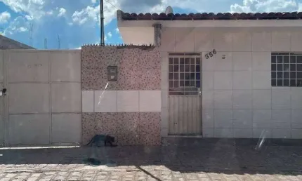 Casa com 2 quartos à venda na Rua Onze, 356, Tancredo Neves, Serra Talhada