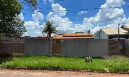 Casa à venda na Rua São Paulo, 42, Centro, Sidrolândia