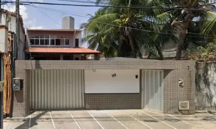 Casa à venda na Avenida Viena Weyne, 168, Cambeba, Fortaleza
