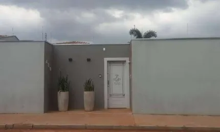 Casa com 4 quartos à venda na Avenida Campo Grande, 460, Jardim Brasil, Frutal
