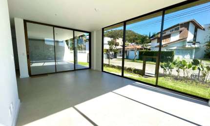 Casa Alto Padrão à venda, 3 suítes no Itacorubi em Florianópolis/SC