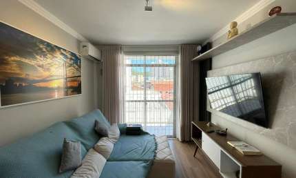 Apartamento de 1 quarto com sacada e garagem coberta no Trindade, Florianópolis-SC