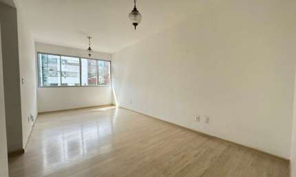 Apartamento à venda em frente ao Shopping Beira Mar em Florianópolis/SC
