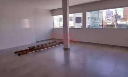 DESOCUPADA - 02 PISOS - 03 DORMS EM CADA PISO - GARAGEM