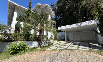 Casa com 4 Quartos à Venda em Condomínio de Alto Padrão em Teresópolis!