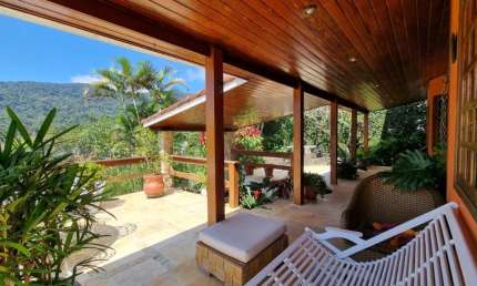 Casa no Condomínio do Lago Comary – Conforto, Exclusividade e Lazer