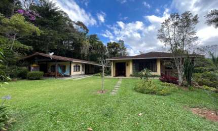 Refúgio dos Sonhos em Vargem Grande – Sua Casa na Serra!